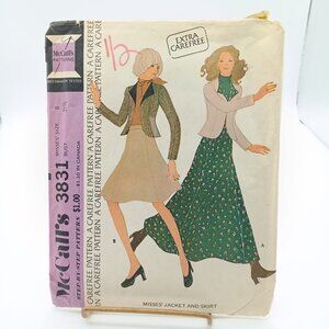 Vintage Sewing PATTERN McCalls 3831, Extra Carefree Misses 1973 Jacket and Skirt
